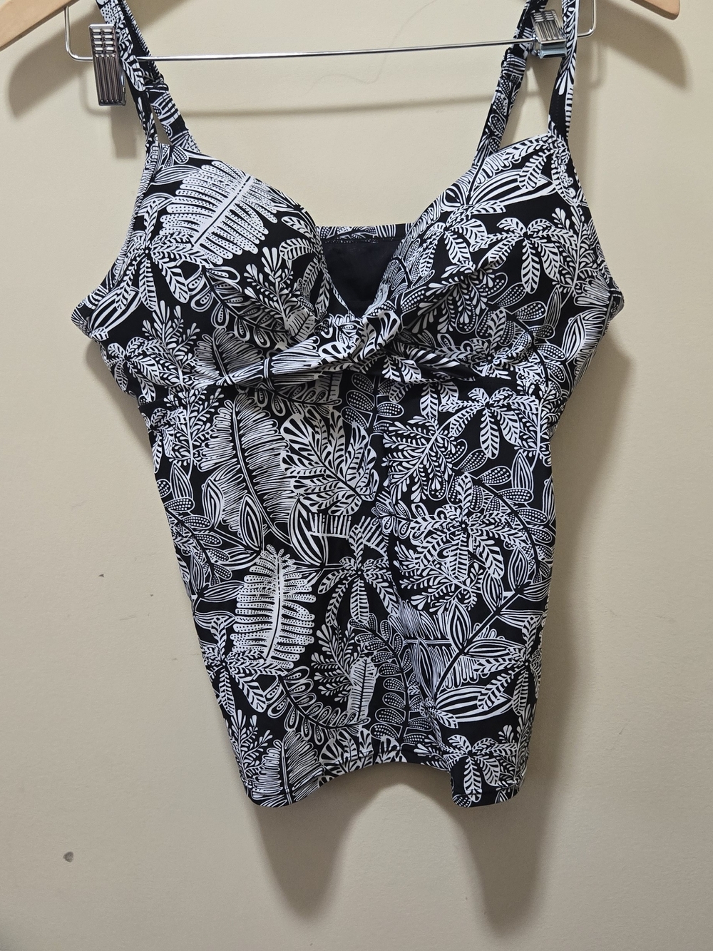 croft & barrow Black and White Leaf-Print Tankini